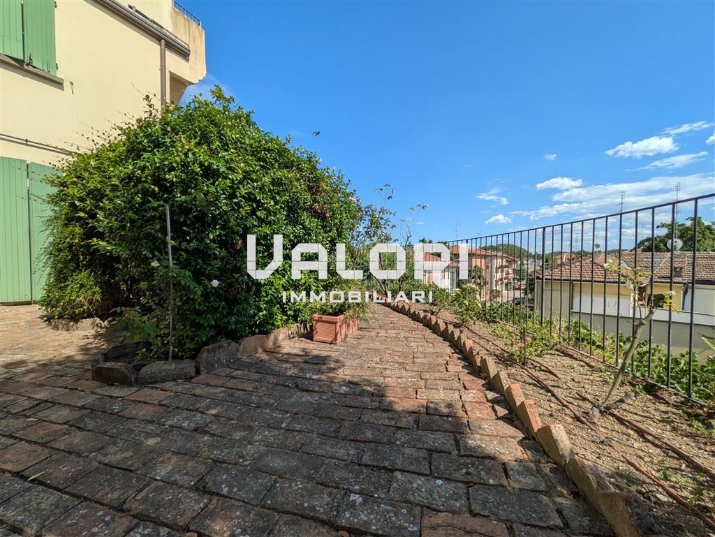 Affittasi appartamento bilocale al piano terra completamente arredato