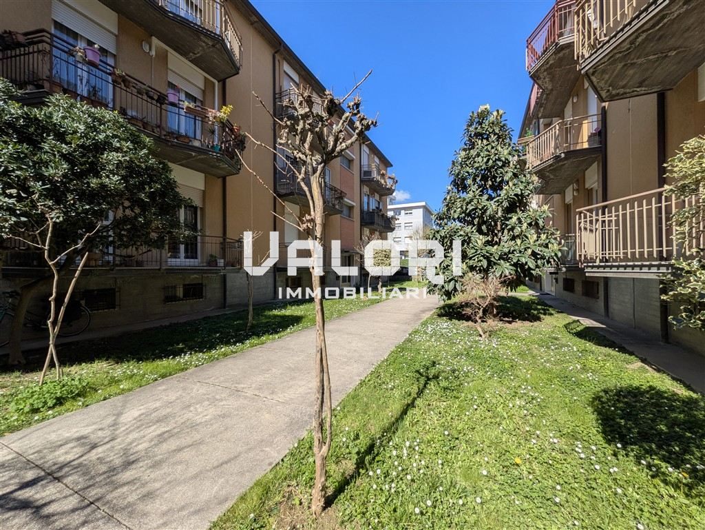 APPARTAMENTO RISTRUTTURATO - ULTIMO PIANO CON CANTINA E GARAGE