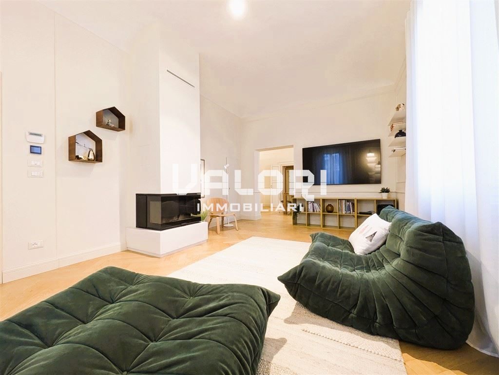 PRESTIGIOSA ABITAZIONE SU DUE LIVELLI IN VILLA STORICA QUADRIFAMILIARE