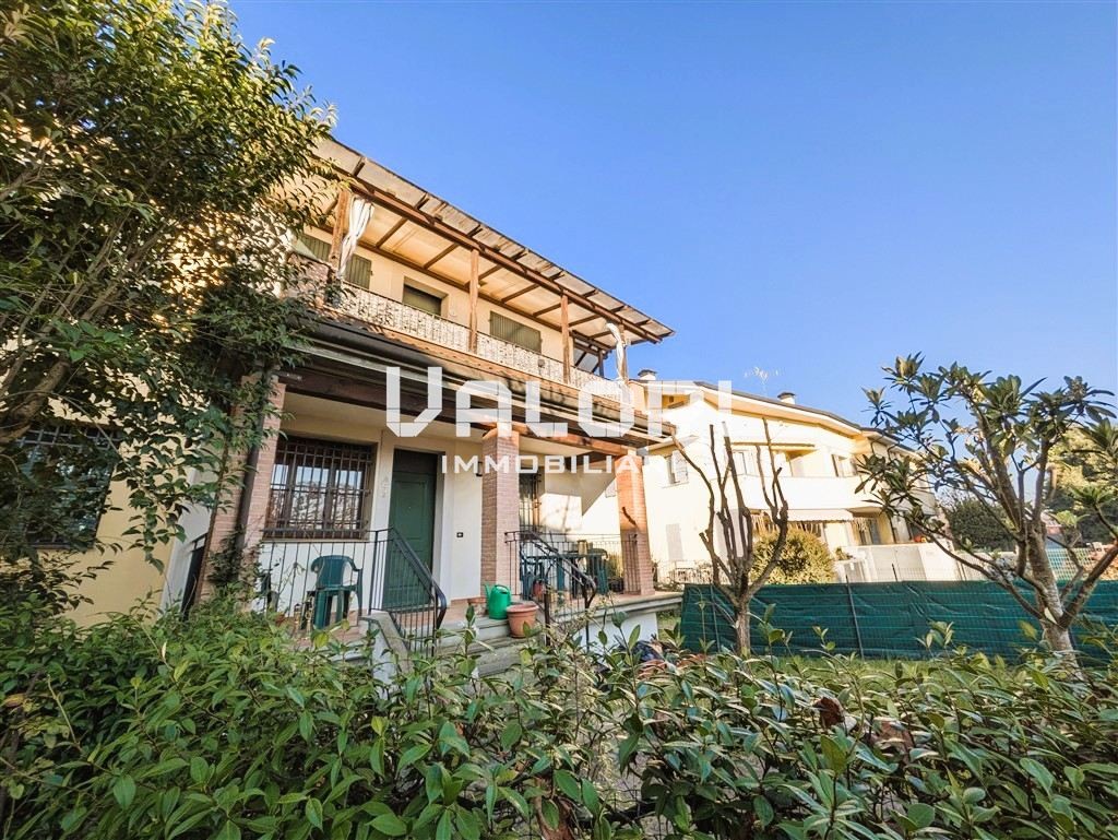 DUPLEX INDIPENDENTE CON TERRAZZE E GIARDINO